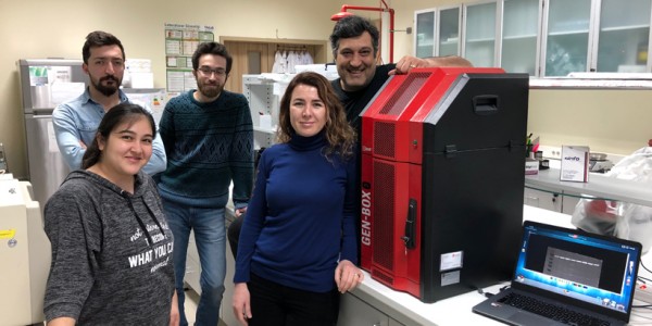 er biyotek, erbiyotek, gen-box, genbox, imager, western blot, imager fx, imager Cfx, imagER, imager eyes, jel görüntüleme sistemi, gel imager, imagER CFx mini, gen-box imager fx mini, Biyoteknoloji, Biotechnology, ER Biyotek, ER Biotech, biyo-görüntüleme, UV görüntüleme, kemilüminesan görüntüleme, floresan görüntüleme, uv görüntüleme, agaroz jel görüntüleme, western blot, ECL, ECL Plus, chemi imager, kemilüminesans görüntüleme, yerli üretim, moleküler biyoloji ve genetik bölümü, Türkiye, Turkey