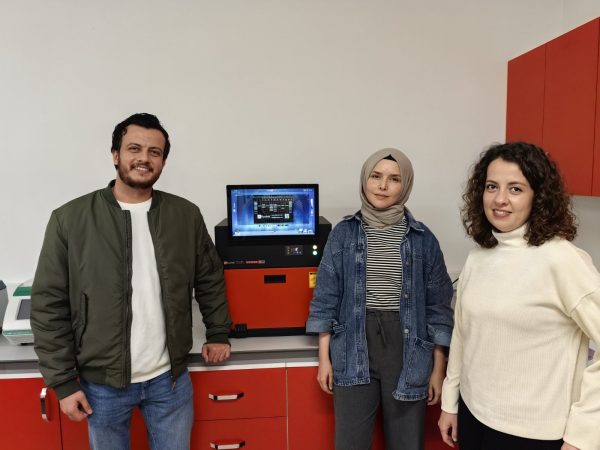 er biyoteknoloji, er biyotek, erbiyotek, gen-box, genbox, imager, western blot, imager fx, imager Cfx, imagER, imager eyes, jel görüntüleme sistemi, gel imager, imagER CFx mini, gen-box imager fx mini, Biyoteknoloji, Biotechnology, ER Biyotek, ER Biotech, biyo-görüntüleme, UV görüntüleme, kemilüminesan görüntüleme, floresan görüntüleme, uv görüntüleme, agaroz jel görüntüleme, western blot, ECL, ECL Plus, chemi imager, kemilüminesans görüntüleme, yerli üretim, UV lamba, 302nm lamba, 365nm lamba, 254nm lamba, transilüminatör, moleküler biyoloji ve genetik bölümü, Türkiye, Turkey, made in Turkey, yerli üretim, yerli ve milli