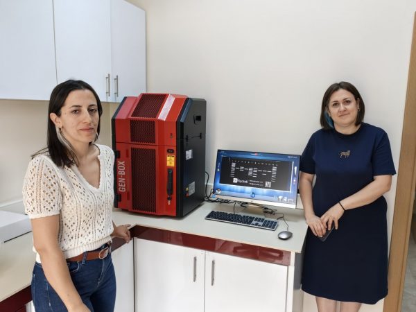 er biyoteknoloji, er biyotek, erbiyotek, gen-box, genbox, imager, western blot, imager fx, imager Cfx, imagER, imager eyes, jel görüntüleme sistemi, gel imager, imagER CFx mini, gen-box imager fx mini, Biyoteknoloji, Biotechnology, ER Biyotek, ER Biotech, biyo-görüntüleme, UV görüntüleme, kemilüminesan görüntüleme, floresan görüntüleme, uv görüntüleme, agaroz jel görüntüleme, western blot, ECL, ECL Plus, chemi imager, kemilüminesans görüntüleme, yerli üretim, UV lamba, 302nm lamba, 365nm lamba, 254nm lamba, transilüminatör, moleküler biyoloji ve genetik bölümü, Türkiye, Turkey, made in Turkey, yerli üretim, yerli ve milli